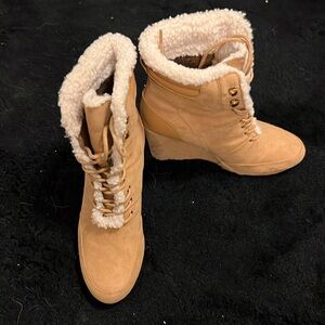 7.5 beige ankle boots